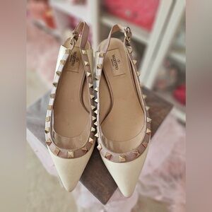 💯Authentic Valentino Women's Beige and Gold Studded Flats size 38.5